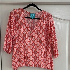 Escapada Red and White Patterned V-Neck Blouse